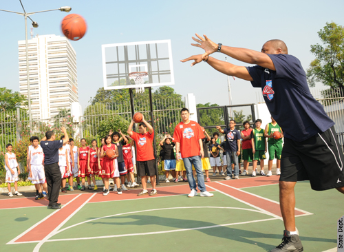 Lapangan olahraga untuk kegiatan masyarakat