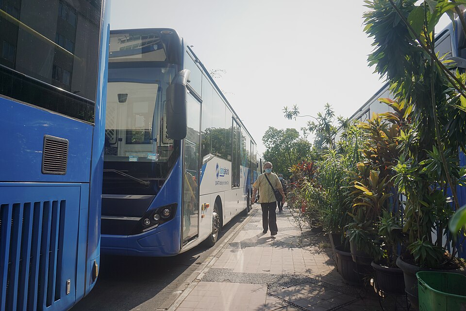 Bus di area transportasi umum